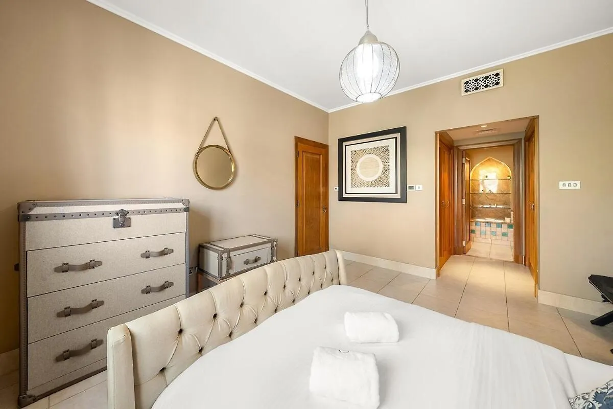 First Class 2Br Charming Old Town Retreat Dubai Apartment